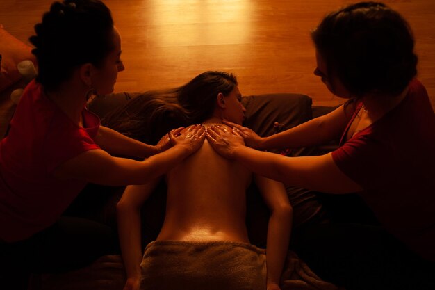 Chantal-massage 2 women gives a woman a back massage